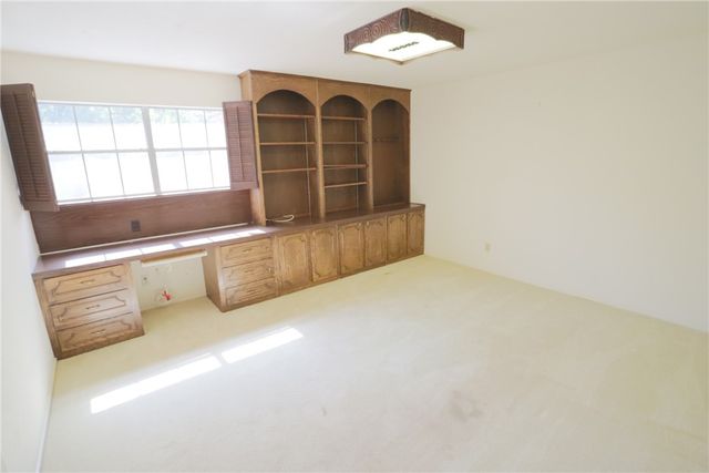 1000 W 6th Street, Mcgregor, TX 76657