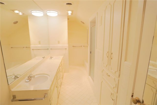 1000 W 6th Street, Mcgregor, TX 76657