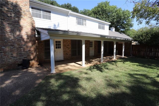 1000 W 6th Street, Mcgregor, TX 76657