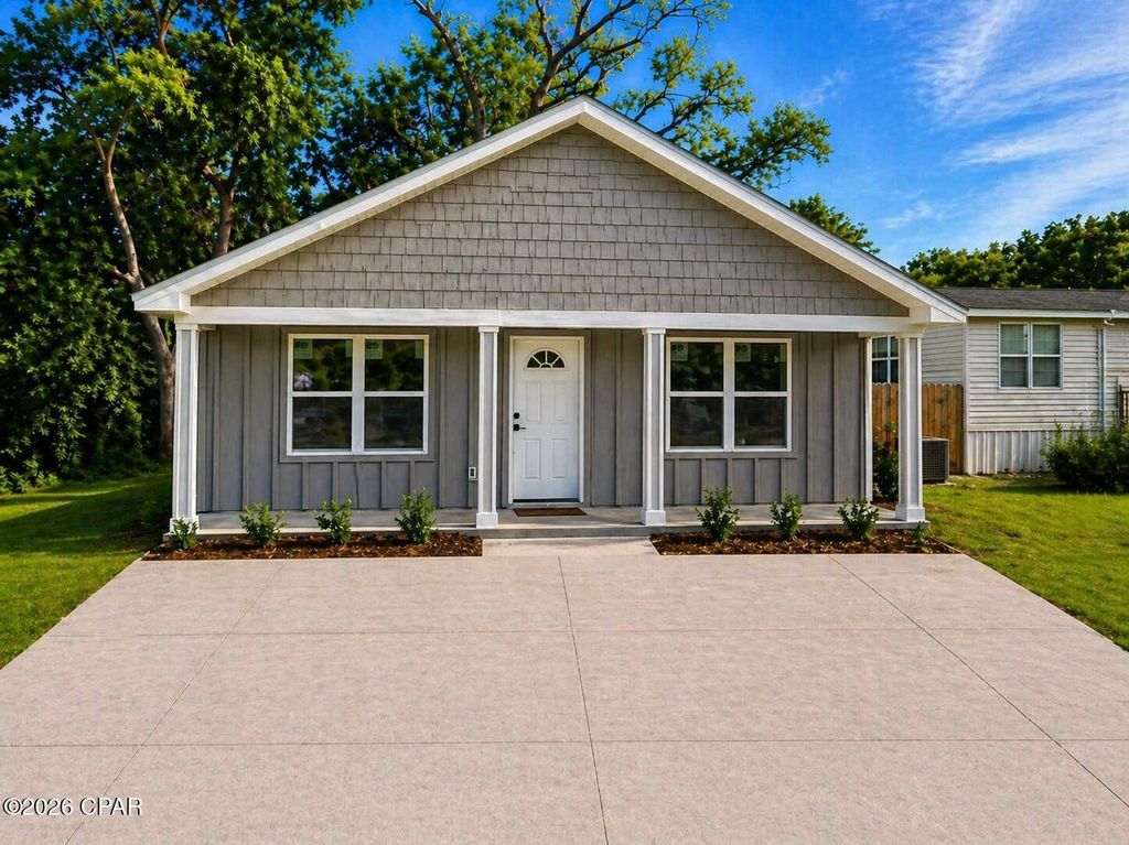706 School Avenue, Panama City, FL 32401