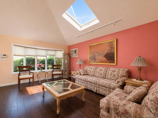 522 Willow Street, South Hempstead, NY 11550