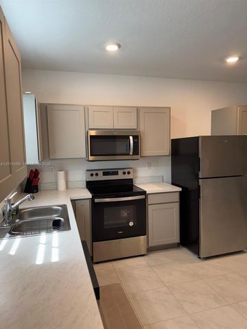 336 NW 8th Ct, Pompano Beach, FL 33060