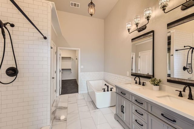 236 Aria RDG 236, Lakeway, TX 78738