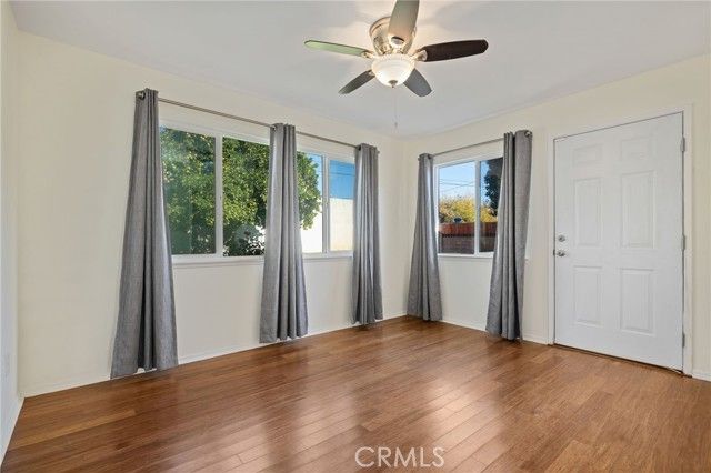 19233 Napa, Northridge (los Angeles), CA 91324