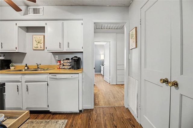 2905 South College Avenue, Bryan, TX 77801