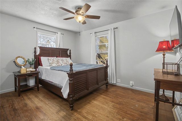 2905 South College Avenue, Bryan, TX 77801