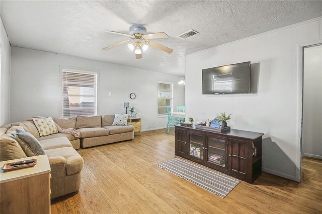 2905 South College Avenue, Bryan, TX 77801