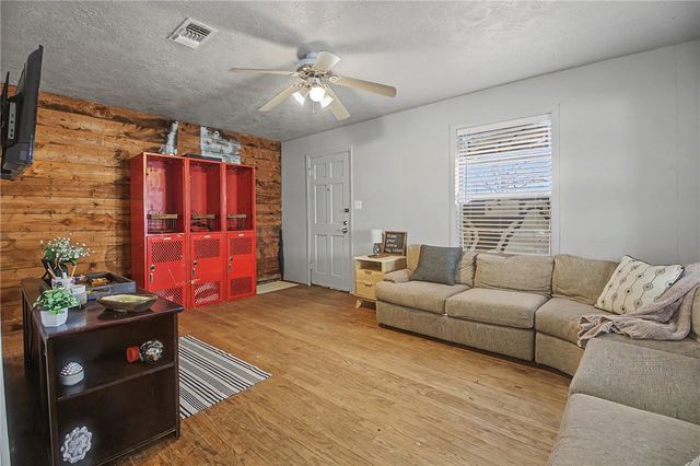 2905 South College Avenue, Bryan, TX 77801