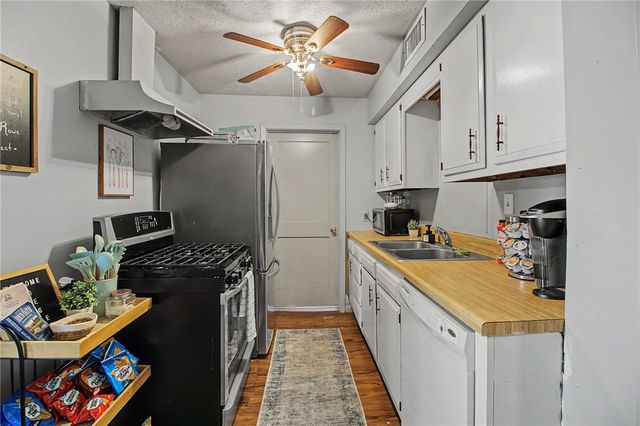 2905 South College Avenue, Bryan, TX 77801