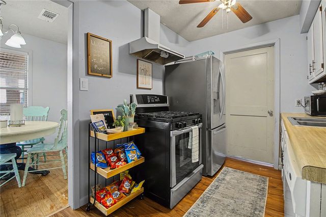 2905 South College Avenue, Bryan, TX 77801