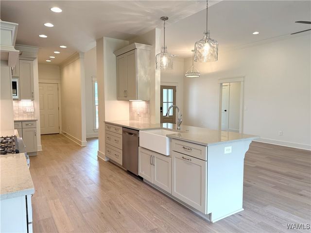 13949 Glen Park Ave, Northport, AL 35475