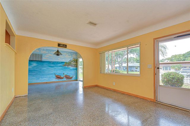 6710 35TH TERRACE N, St Petersburg, FL 33710
