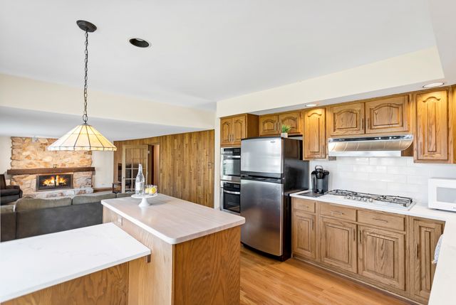 915 N Saratoga Drive, Palatine, IL 60074