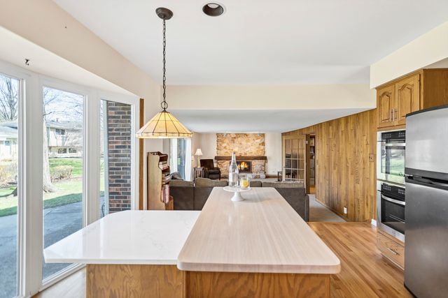 915 N Saratoga Drive, Palatine, IL 60074