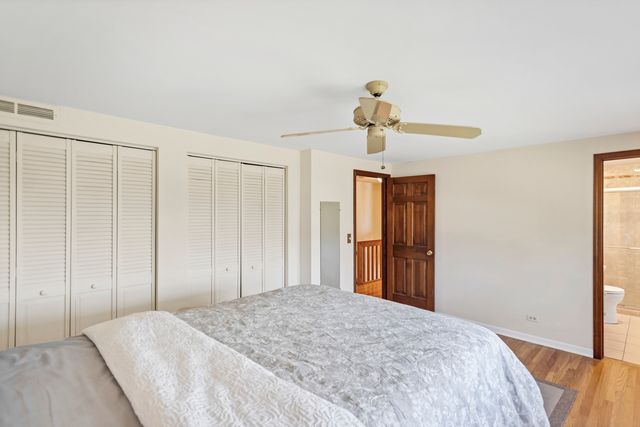 915 N Saratoga Drive, Palatine, IL 60074