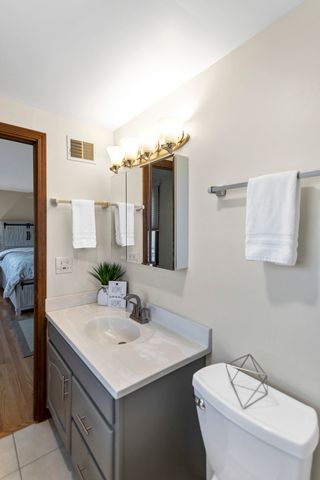 915 N Saratoga Drive, Palatine, IL 60074