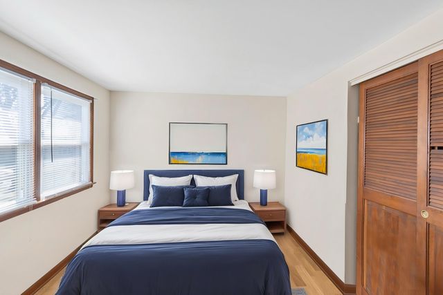 915 N Saratoga Drive, Palatine, IL 60074