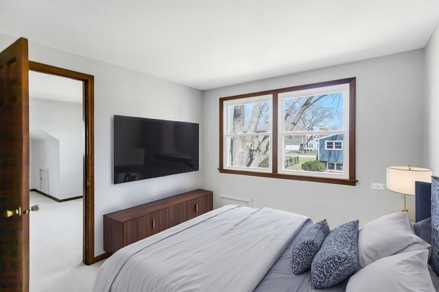 915 N Saratoga Drive, Palatine, IL 60074