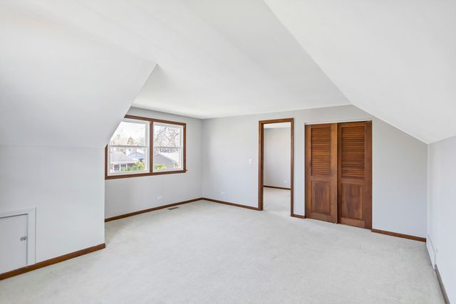 915 N Saratoga Drive, Palatine, IL 60074