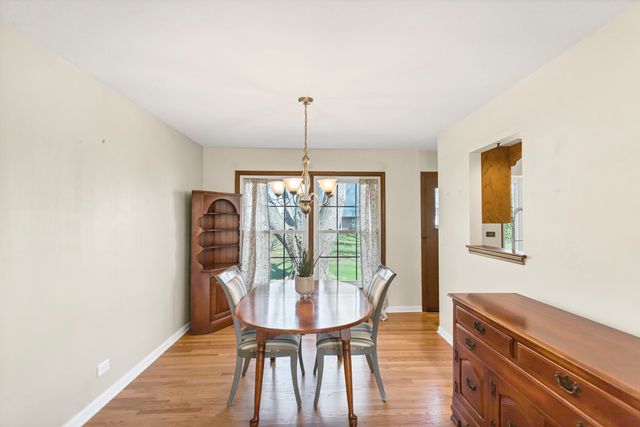 915 N Saratoga Drive, Palatine, IL 60074