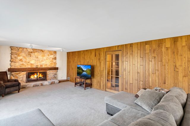 915 N Saratoga Drive, Palatine, IL 60074