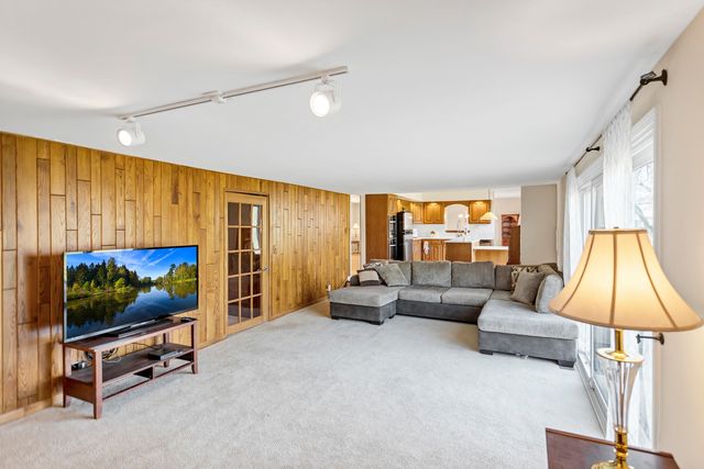 915 N Saratoga Drive, Palatine, IL 60074