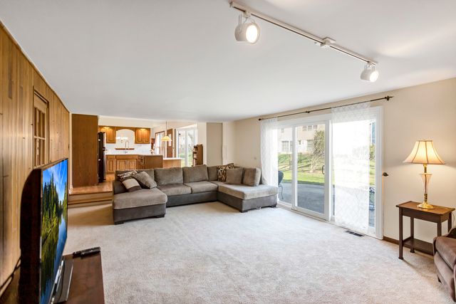 915 N Saratoga Drive, Palatine, IL 60074