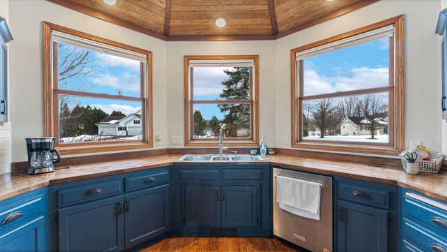 6066 259th Street, Wyoming, MN 55092