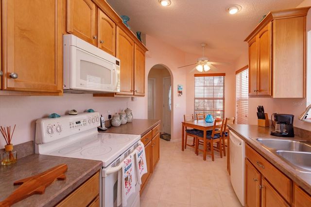 148 LAKESIDE CIRCLE, Sanford, FL 32773