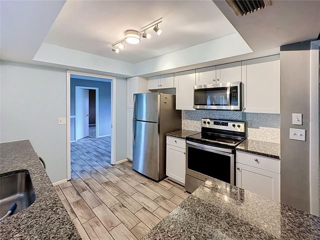 1093 N CYPRESS POINT DRIVE, Venice, FL 34293