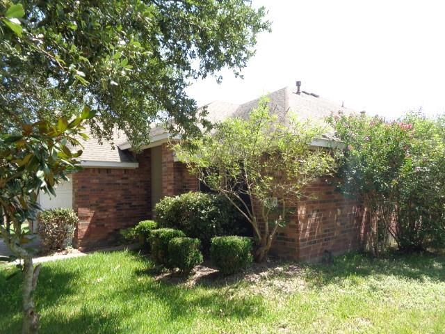 32510 Decker Oaks Drive, Pinehurst, TX 77362