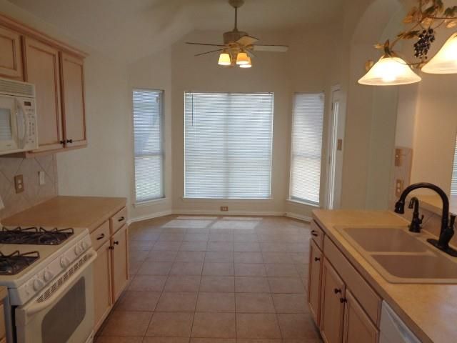 32510 Decker Oaks Drive, Pinehurst, TX 77362