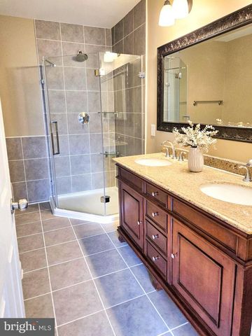 21747 KINGS CROSSING TER, Ashburn, VA 20147