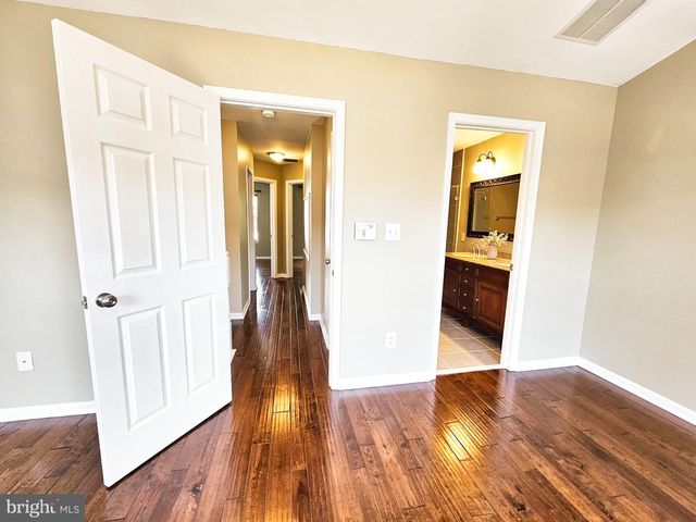 21747 KINGS CROSSING TER, Ashburn, VA 20147