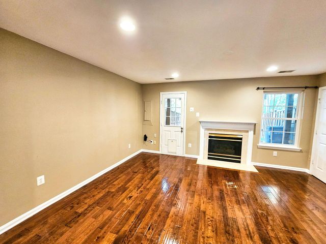 21747 KINGS CROSSING TER, Ashburn, VA 20147