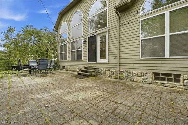 33984 Crown Colony Drive, Avon, OH 44011