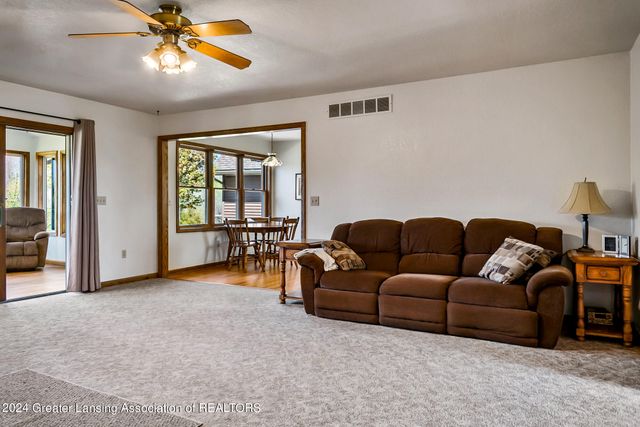 7757 N Forest Hill Road, St. Johns, MI 48879