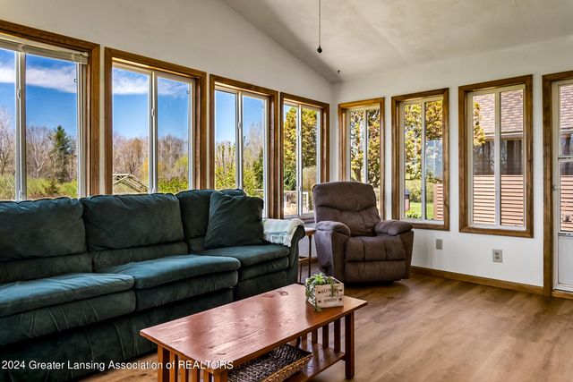 7757 N Forest Hill Road, St. Johns, MI 48879