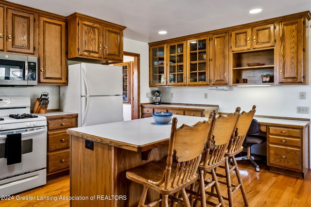 7757 N Forest Hill Road, St. Johns, MI 48879