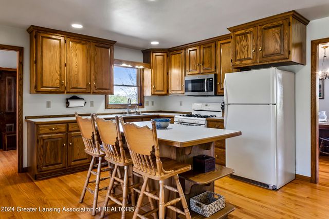 7757 N Forest Hill Road, St. Johns, MI 48879