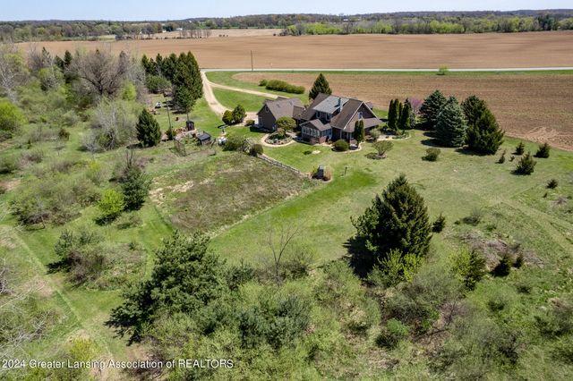 7757 N Forest Hill Road, St. Johns, MI 48879