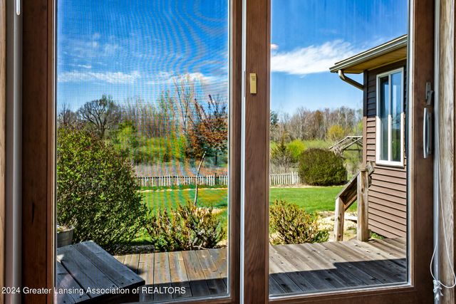 7757 N Forest Hill Road, St. Johns, MI 48879