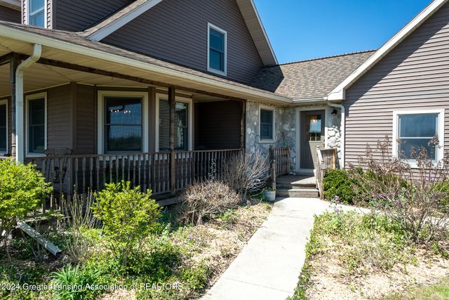 7757 N Forest Hill Road, St. Johns, MI 48879