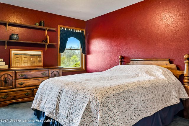 7757 N Forest Hill Road, St. Johns, MI 48879