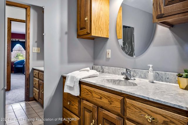 7757 N Forest Hill Road, St. Johns, MI 48879