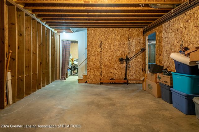 7757 N Forest Hill Road, St. Johns, MI 48879