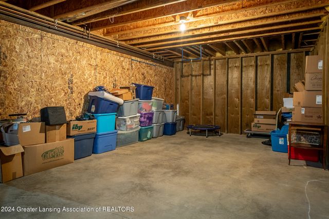 7757 N Forest Hill Road, St. Johns, MI 48879