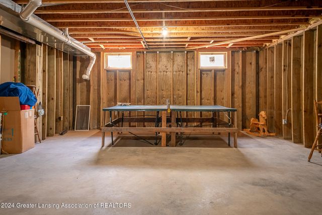 7757 N Forest Hill Road, St. Johns, MI 48879