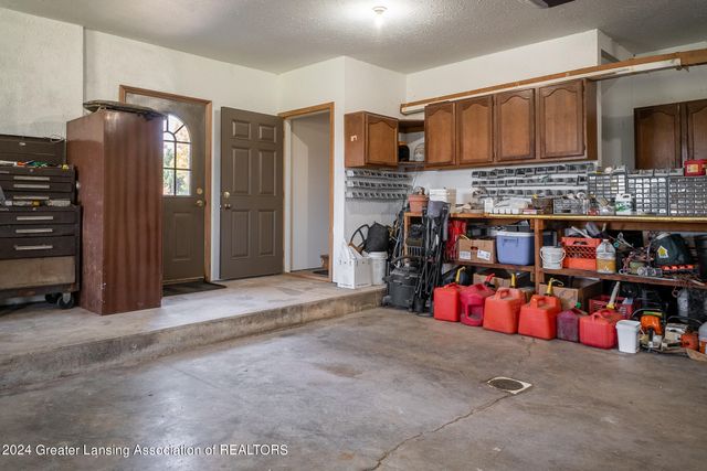 7757 N Forest Hill Road, St. Johns, MI 48879