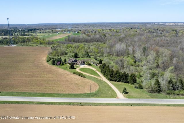 7757 N Forest Hill Road, St. Johns, MI 48879